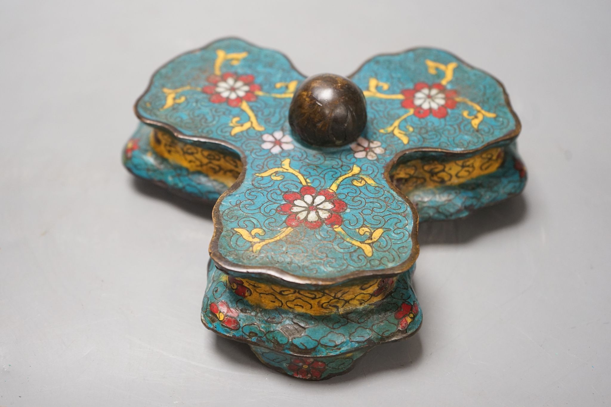 A large Chinese cloisonne enamel tripod censer, cover and stand, 29cm